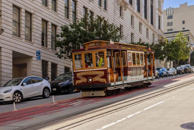 720 Stockton Street, San Francisco CA: https://media.crmls.org/mediaz/4b747140-23af-461c-8878-4b9343b1d830.jpg