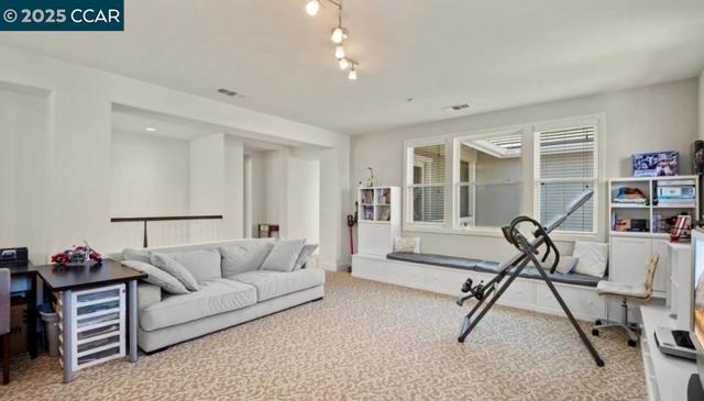 130 Arundel Dr, Hayward CA: https://media.crmls.org/mediaz/4b74c129-19a9-4b19-884f-72d338b25c51.jpg