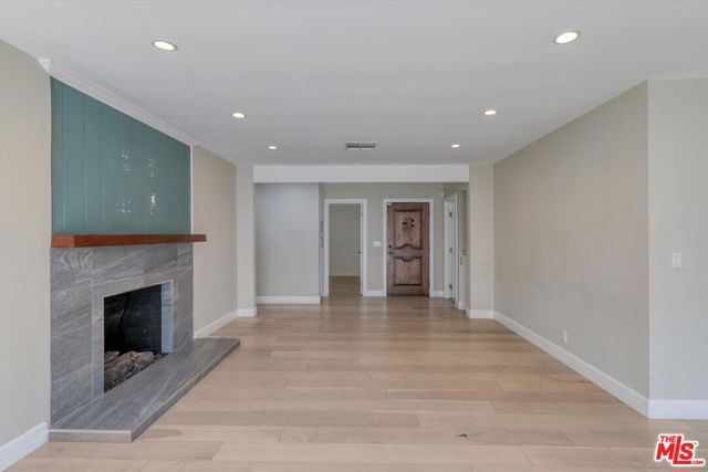 12814 Collins Street photo 6