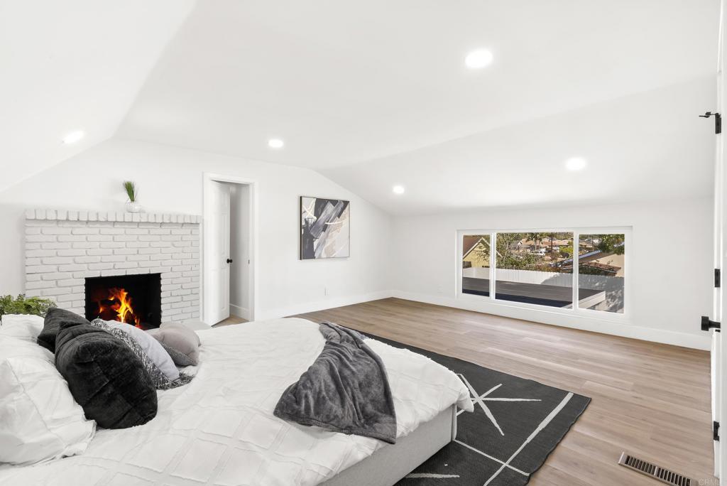 2333 Mission Avenue - photo 15