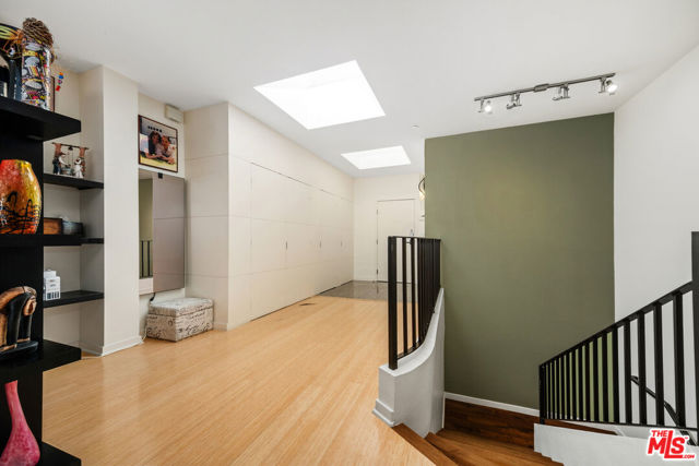 2111 S Beverly Glen Boulevard, Los Angeles CA: https://media.crmls.org/mediaz/4b75d379-7a0e-4adc-ac17-f9a75a223828.jpg
