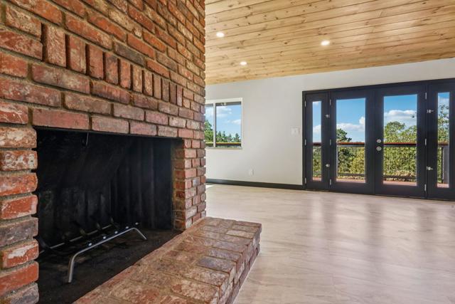54091 Northridge, Idyllwild CA: https://media.crmls.org/mediaz/4b763299-53b7-474d-b4f3-e4d7576ef161.jpg