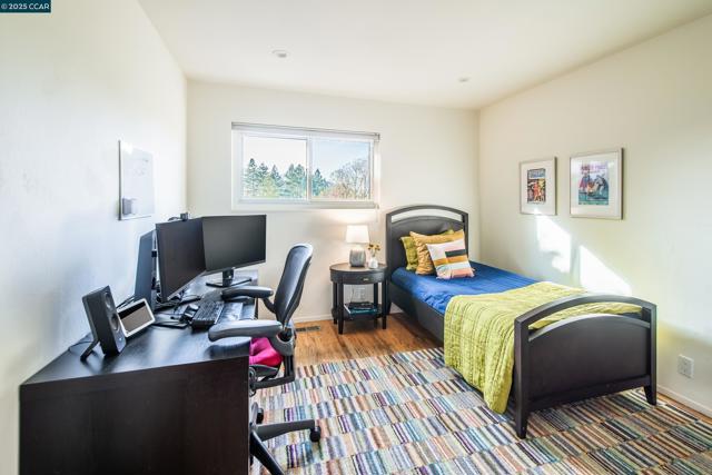 1085 Oak Hill Road #D, Lafayette CA: https://media.crmls.org/mediaz/4b76421f-f23e-4c88-88c4-011a0903d164.jpg