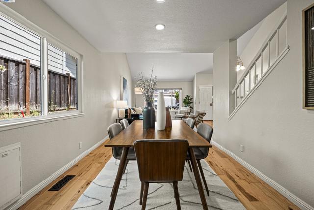 6408 Boone Dr, Castro Valley CA: https://media.crmls.org/mediaz/4b769cba-75a8-41a1-8085-62ae37f0532d.jpg