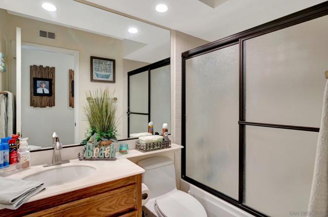 15628 Via Marchena, San Diego CA: https://media.crmls.org/mediaz/4b76afe5-e3bc-48aa-9c00-81cf325306b2.jpg