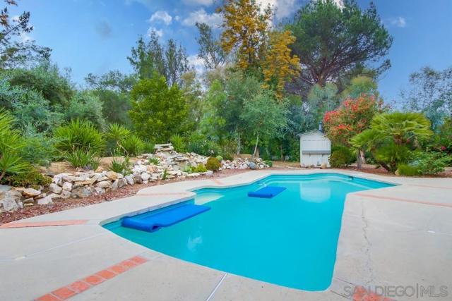 16820 Orchard Bend Rd, Poway CA: https://media.crmls.org/mediaz/4b770613-0d19-4d4e-a635-c1e49e83432a.jpg