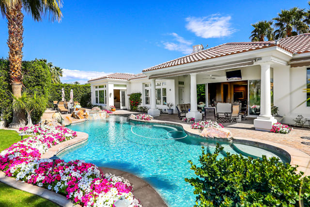 51173 Marbella Court, La Quinta CA: https://media.crmls.org/mediaz/4b773a59-37a0-4781-ad81-3613aa5edb31.jpg