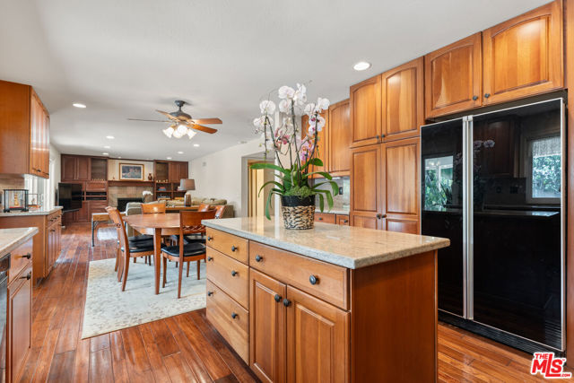 17992 Huntington Circle, Villa Park CA: https://media.crmls.org/mediaz/4b77cf8a-52c1-48ef-bc5f-b12bb9b9a33d.jpg