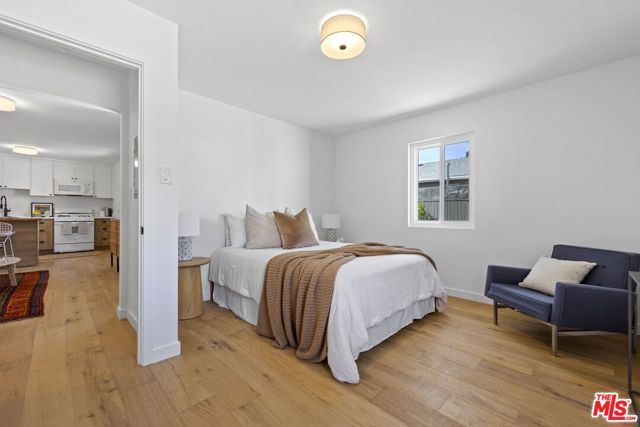 3908 Bentley Avenue, Culver City CA: https://media.crmls.org/mediaz/4b77cfd6-f644-4722-bbb5-e993a21d13bf.jpg
