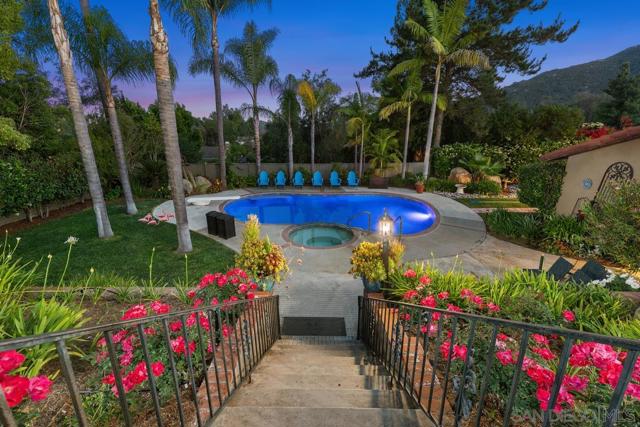 13627 Poway Springs Rd, Poway CA: https://media.crmls.org/mediaz/4b77dc62-dd56-4543-8790-f5d85deea459.jpg