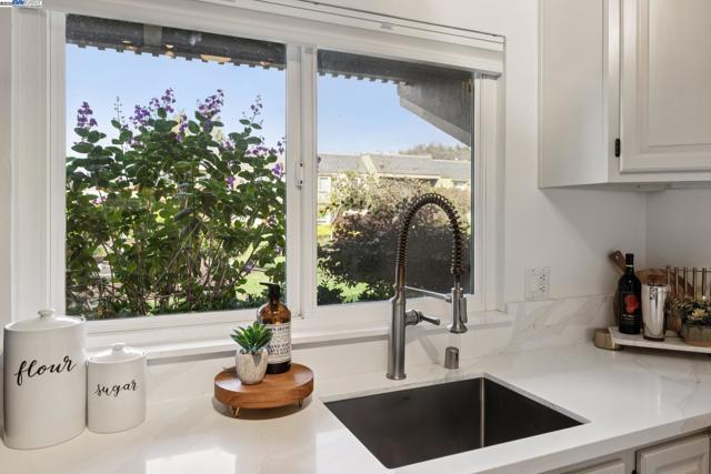 3109 La Campania, Alameda CA: https://media.crmls.org/mediaz/4b7885f4-73a1-45f1-8a93-2f9568201573.jpg