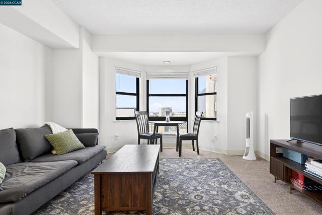 988 Franklin St, Oakland CA: https://media.crmls.org/mediaz/4b788819-fdf5-428e-802c-04924f5865b9.jpg