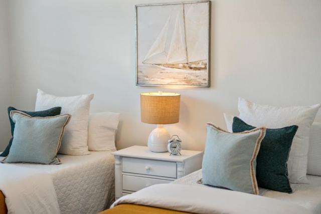 1160 Balboa Way, Pacifica CA: https://media.crmls.org/mediaz/4b789670-7f9d-4858-9a72-7315987ebc52.jpg