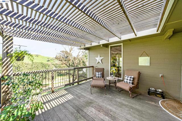 10700 Foothill Rd, Sunol CA: https://media.crmls.org/mediaz/4b789b99-1774-41bd-bad6-b5daa353223d.jpg