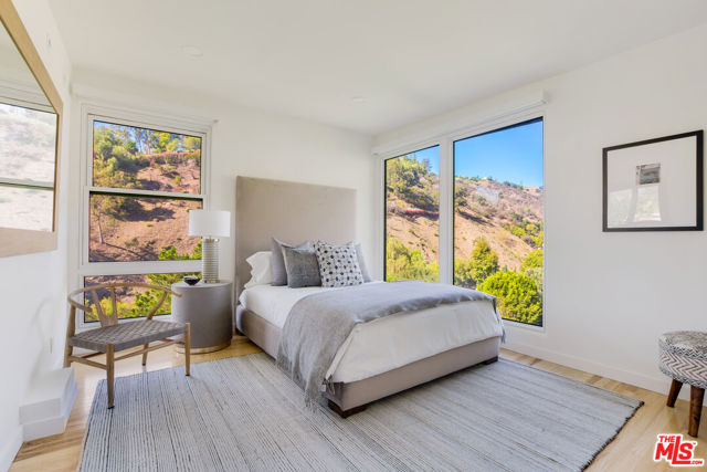 1311 Braeridge Drive, Beverly Hills CA: https://media.crmls.org/mediaz/4b78b178-d1eb-4207-9a5f-97cc88887e32.jpg