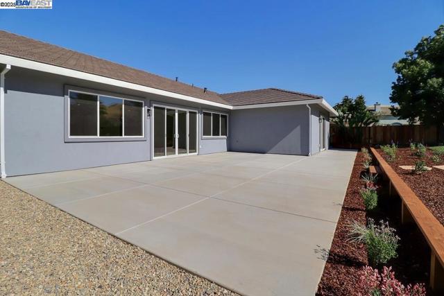 5232 Henderson Ct, Antioch CA: https://media.crmls.org/mediaz/4b78ce3f-6bc6-43b7-81b4-b6f283724400.jpg
