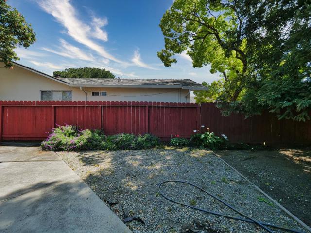 1105 Sanchez Way, Redwood City CA: https://media.crmls.org/mediaz/4b78f82c-70f1-4bff-82ac-b46b99d15a72.jpg