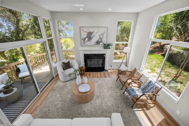 3554 Oak Knoll Drive, Redwood City CA: https://media.crmls.org/mediaz/4b78fb3c-2321-4528-b586-4370edddee52.jpg