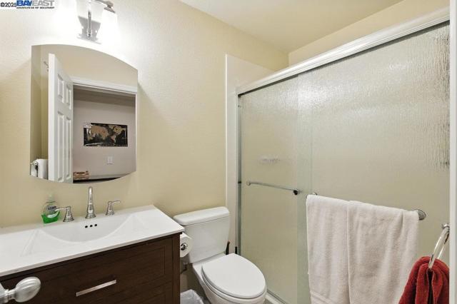 21798 Independent School Rd, Castro Valley CA: https://media.crmls.org/mediaz/4b790377-f536-4702-9808-3a12d6e0f906.jpg