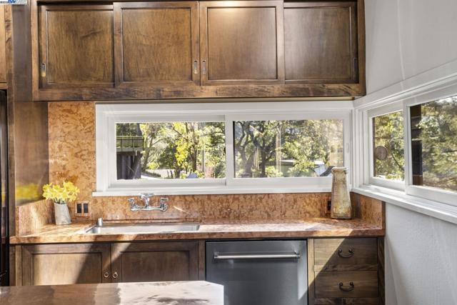 3 Abbott Way, Piedmont CA: https://media.crmls.org/mediaz/4b7992d6-6231-4870-aaca-3da3fab89b1b.jpg