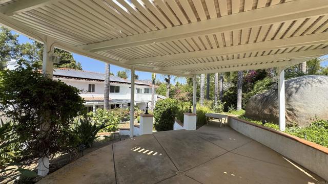 15696 Oakstand Road, Poway CA: https://media.crmls.org/mediaz/4b79b871-d979-4121-8c66-b24e4b9b9b18.jpg
