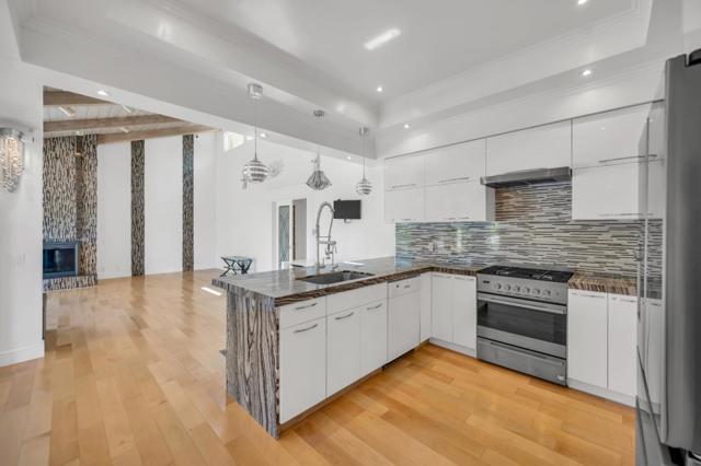 30 Bluebell Lane, Hillsborough CA: https://media.crmls.org/mediaz/4b79bf7f-e82b-463f-82bb-2f24d790efee.jpg
