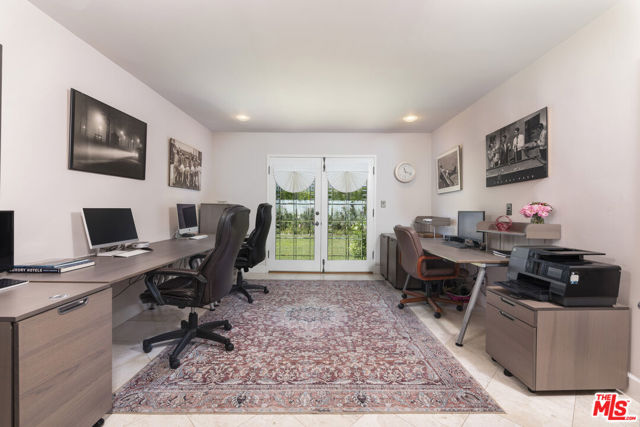 4981 Noeline Avenue, Encino CA: https://media.crmls.org/mediaz/4b79db70-36ca-40b7-b5c6-ad4593e852d3.jpg