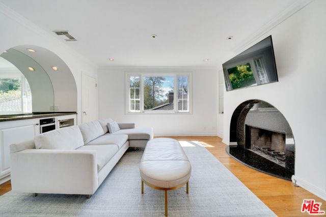 2628 MANDEVILLE CANYON Road, Los Angeles CA: https://media.crmls.org/mediaz/4b7a571a-5c3b-4bd3-8dd4-a46bf3569c07.jpg