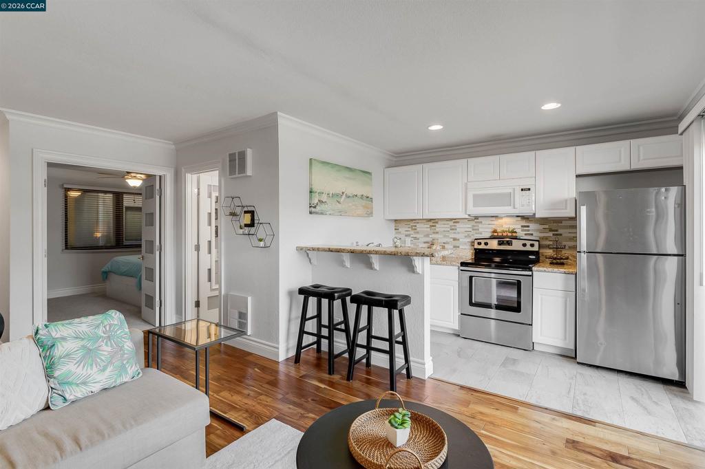 1 Embarcadero W #164