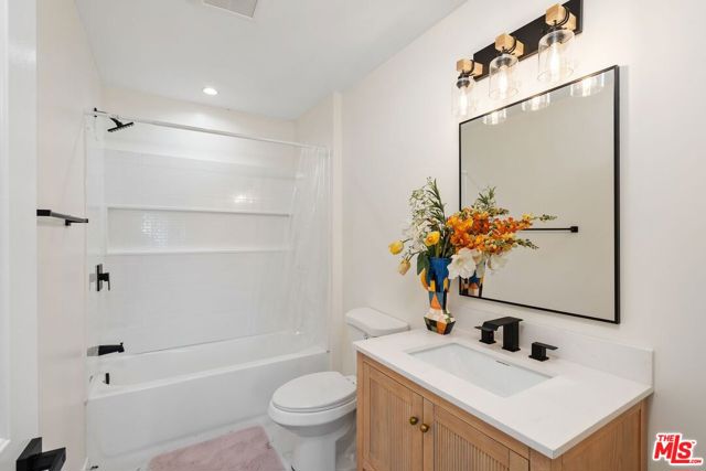 6916 Bellingham Avenue, North Hollywood CA: https://media.crmls.org/mediaz/4b7b0751-bf4c-4c9e-bd94-8547893865e5.jpg