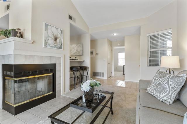 7710 Canyon Meadow Cir, Pleasanton CA: https://media.crmls.org/mediaz/4b7b67fa-c4c5-4c26-a135-5a836a7f8800.jpg