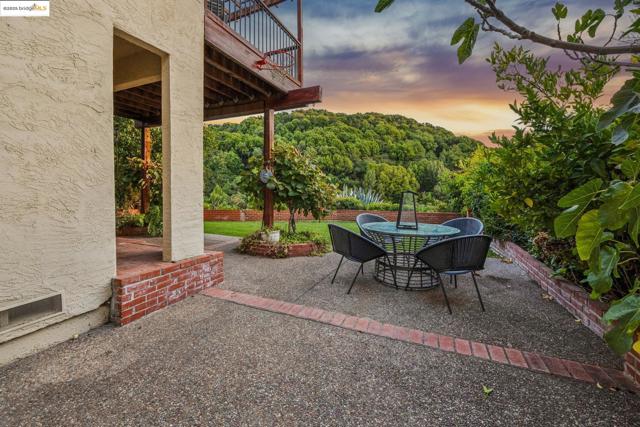 28149 Riggs Ct, Hayward CA: https://media.crmls.org/mediaz/4b7b705a-5c60-4acd-bed7-72e99e9a5940.jpg