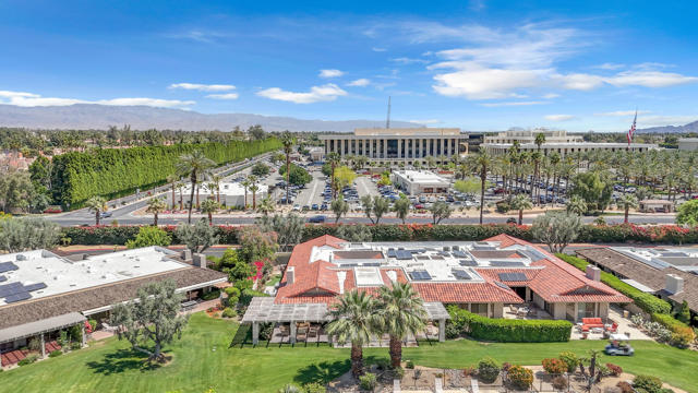 5 Stanford Drive, Rancho Mirage CA: https://media.crmls.org/mediaz/4b7bdcdf-66a9-4377-95c2-eb1025e9c1f2.jpg