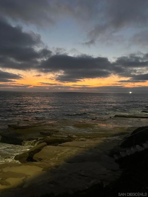 220 Coast Blvd, La Jolla CA: https://media.crmls.org/mediaz/4b7c6729-9e24-4fff-8532-19c787578f62.jpg