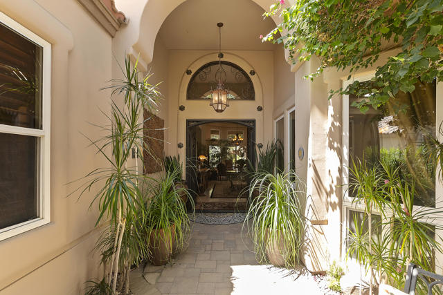 004_Courtyard