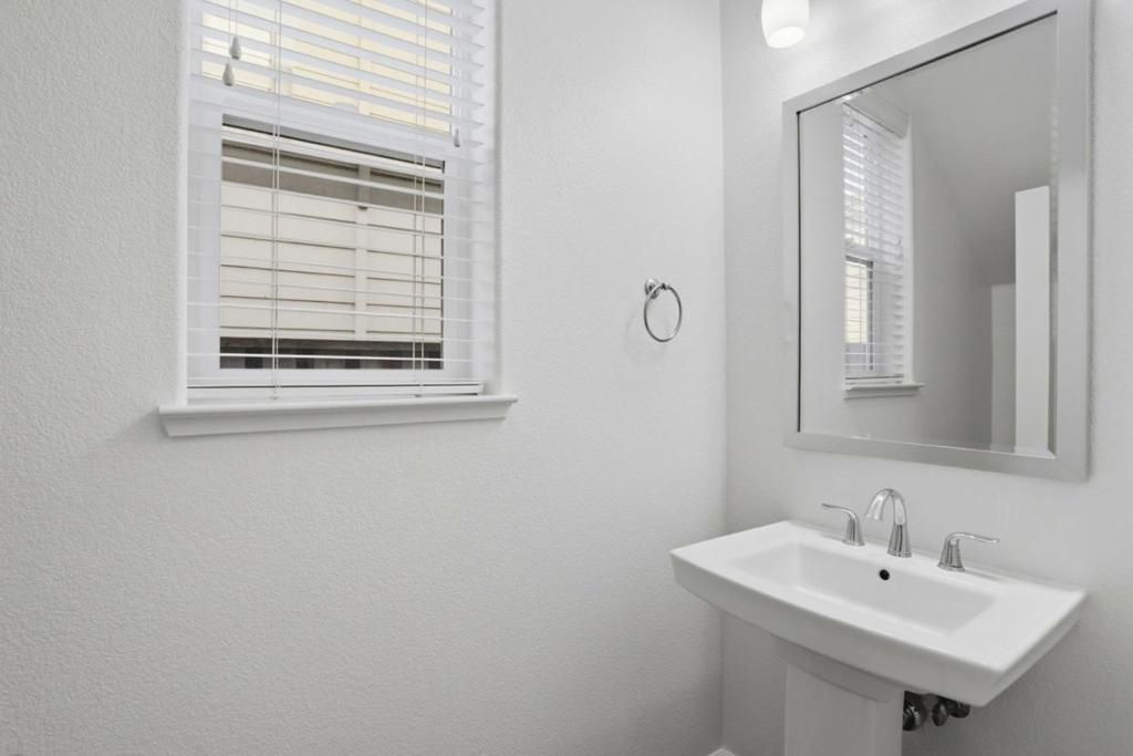 https://media.crmls.org/mediaz/4b7ce2d2-42ad-4777-b8f0-99e009545130.jpg?preset=X-Large