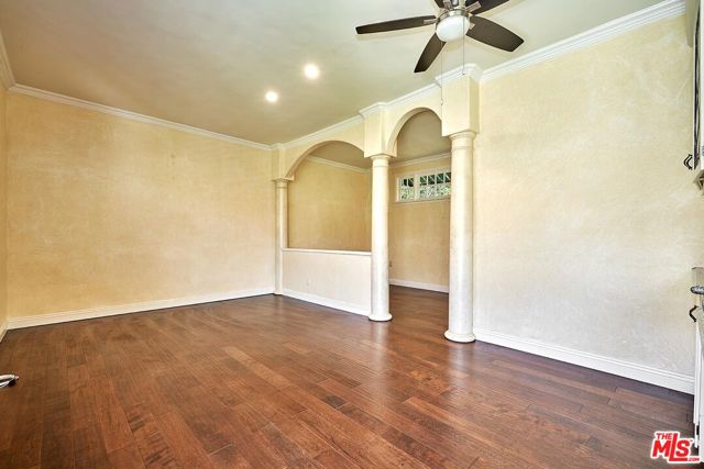 424 N Arden Boulevard, Los Angeles CA: https://media.crmls.org/mediaz/4b7e3e2c-372c-4787-9dc8-563f1d7140dc.jpg