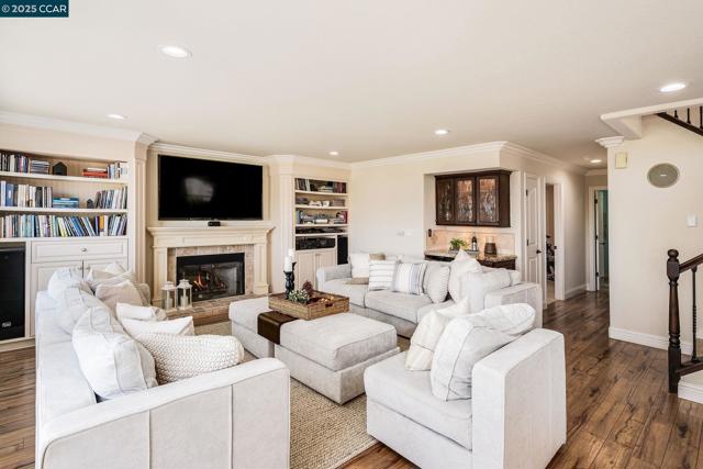 4040 Westminster Pl, Danville CA: https://media.crmls.org/mediaz/4b7e7276-3c52-4aa9-a158-eef06bf8f917.jpg