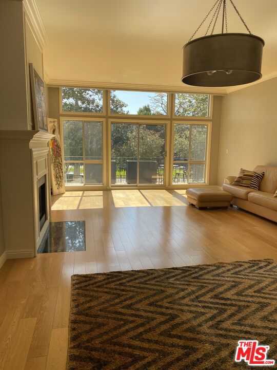 511 San Vicente Boulevard, 107 photo 9