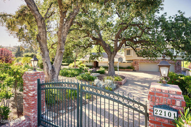 22101 Mulholland Drive, Woodland Hills CA: https://media.crmls.org/mediaz/4b7f5b9c-fc3c-48b8-aca7-45788eae1a40.jpg