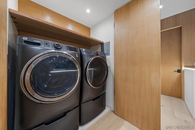 7372 76 Fay Ave, La Jolla CA: https://media.crmls.org/mediaz/4b7f6661-5f53-4245-9956-c6b0d5363296.jpg