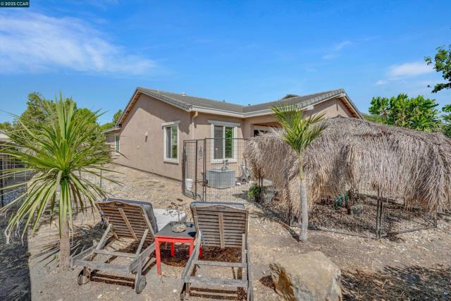 1030 Clear Lake Dr, Oakley CA: https://media.crmls.org/mediaz/4b7fa18b-091c-4edd-b772-13d0f9ea2185.jpg