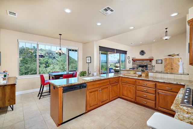 2021 Willow Glen Road, Fallbrook CA: https://media.crmls.org/mediaz/4b7ffac8-f4d7-4441-9d04-a6cabf5102ad.jpg