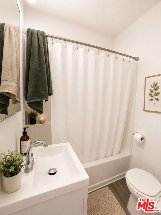 https://media.crmls.org/mediaz/4b80520d-5445-498b-bba8-2c8b53c92bc4.jpg?preset=X-Large