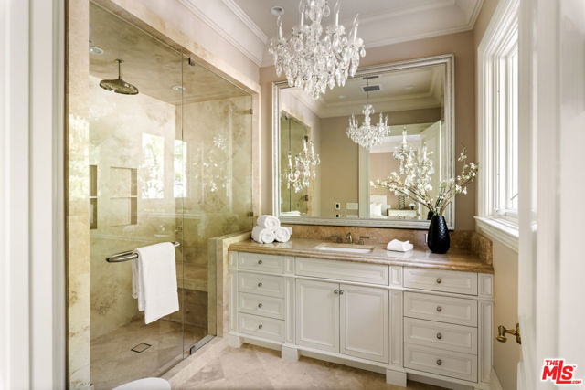 1350 Benedict Canyon Drive, Beverly Hills CA: https://media.crmls.org/mediaz/4b808d57-306f-4f8c-bb50-894355e0d074.jpg