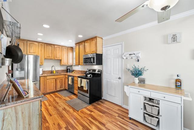 692 Adelle St, Livermore CA: https://media.crmls.org/mediaz/4b816deb-4032-4654-97a1-a5b6c70e8b30.jpg