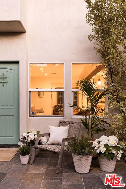 630 Brooks Avenue, Venice CA: https://media.crmls.org/mediaz/4b818e30-4af7-45fd-93c9-2aa1b3b63051.jpg