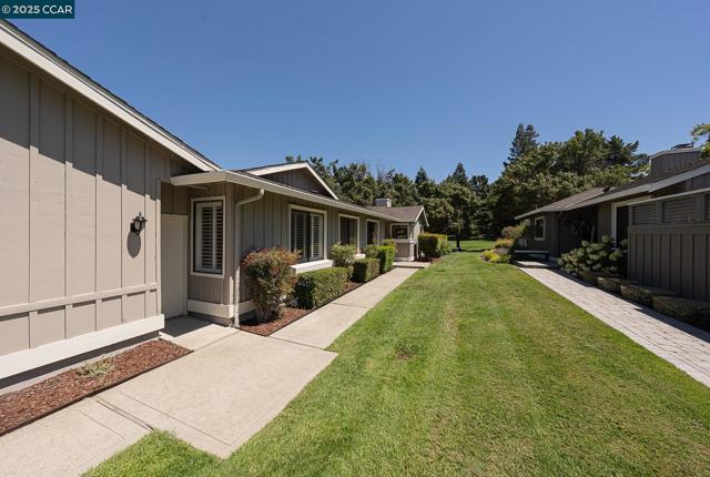 2128 Presidio Ct, Danville CA: https://media.crmls.org/mediaz/4b82156c-4b46-4f64-8049-14815b193e41.jpg