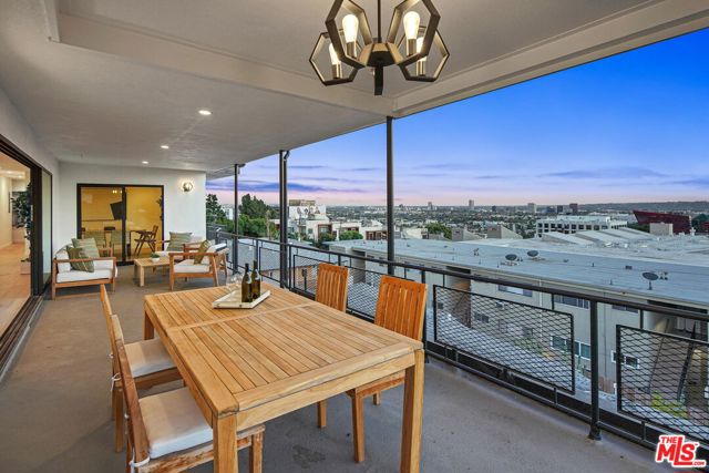 1210 LARRABEE Street photo 6