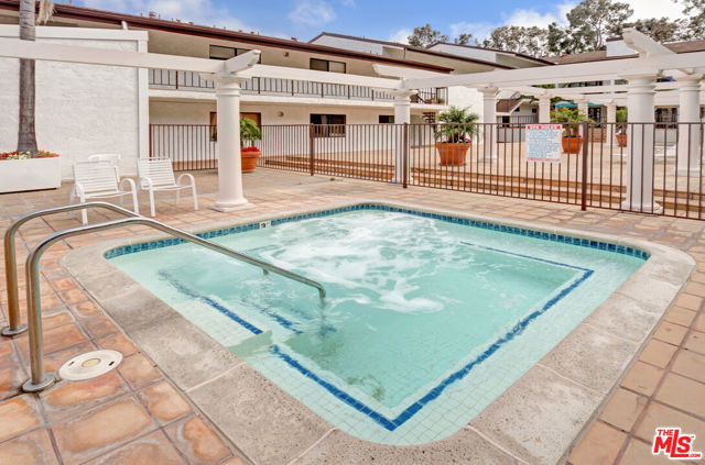26668 Seagull Way, Malibu CA: https://media.crmls.org/mediaz/4b82cd7e-4f59-46a4-80dc-e3fcc2faf4f1.jpg